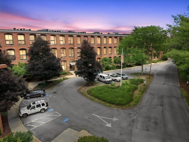 96 Old Colony Ave 302, Taunton, MA 02718