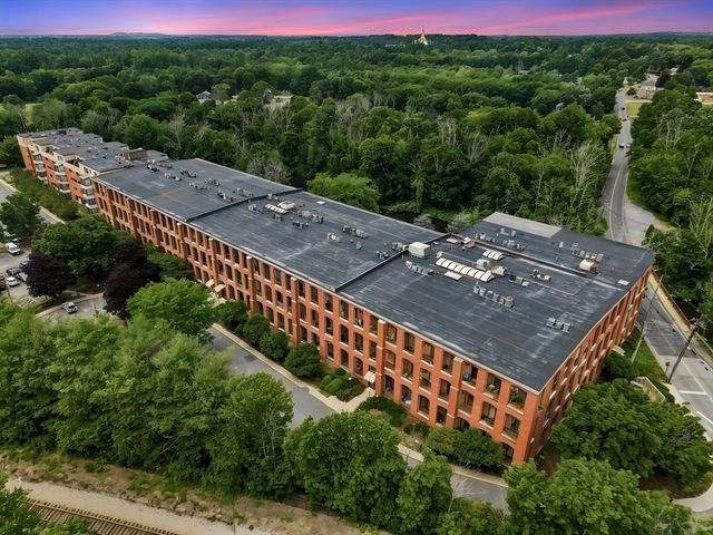 96 Old Colony Ave 302, Taunton, MA 02718