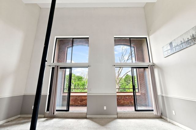96 Old Colony Ave 302, Taunton, MA 02718