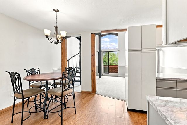 96 Old Colony Ave 302, Taunton, MA 02718
