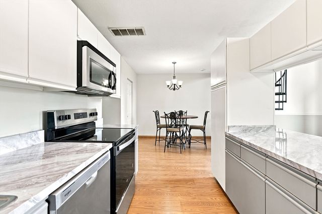 96 Old Colony Ave 302, Taunton, MA 02718