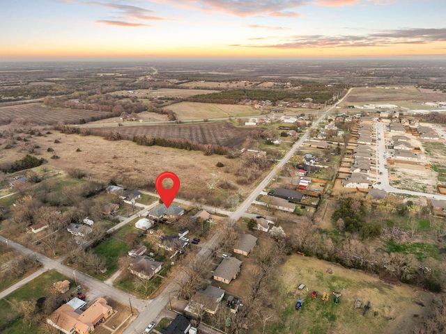 104 N 4th Street, Trenton, TX 75490