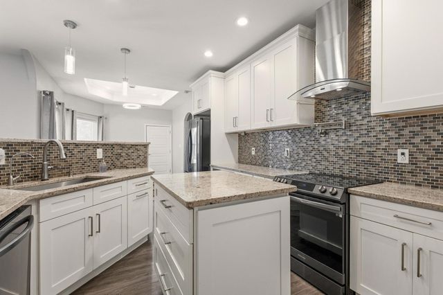 104 N 4th Street, Trenton, TX 75490