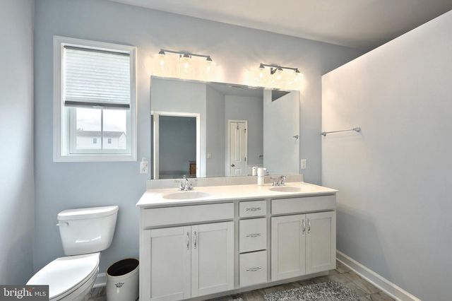 15 ONYX RD, New Oxford, PA 17350