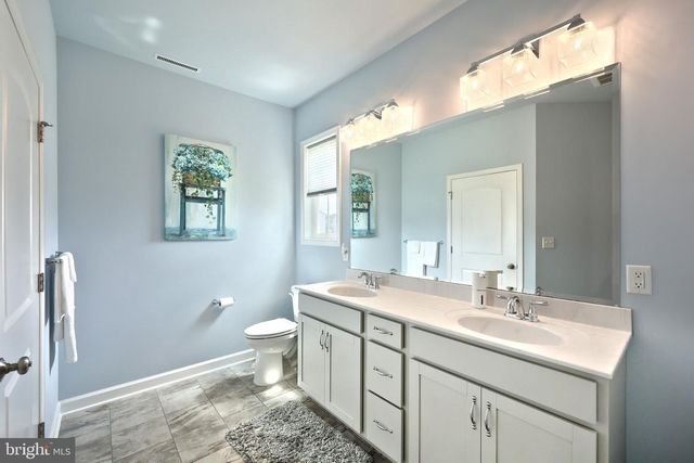 15 ONYX RD, New Oxford, PA 17350