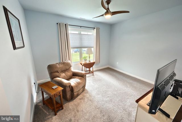 15 ONYX RD, New Oxford, PA 17350