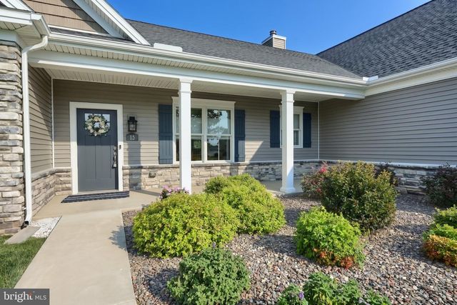 15 ONYX RD, New Oxford, PA 17350