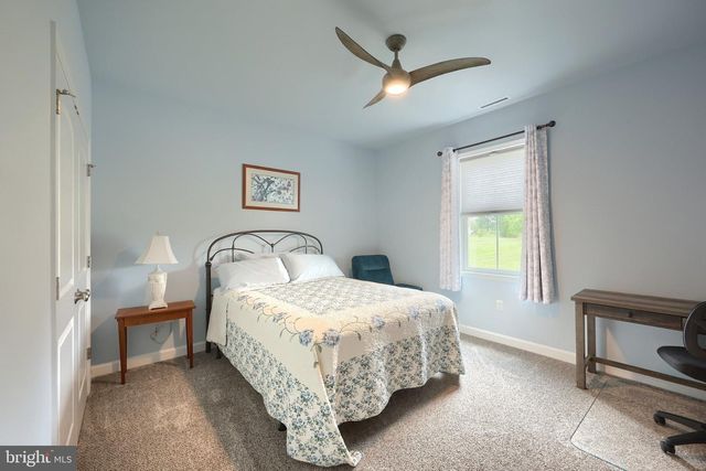 15 ONYX RD, New Oxford, PA 17350