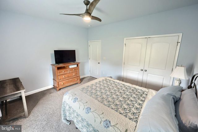 15 ONYX RD, New Oxford, PA 17350