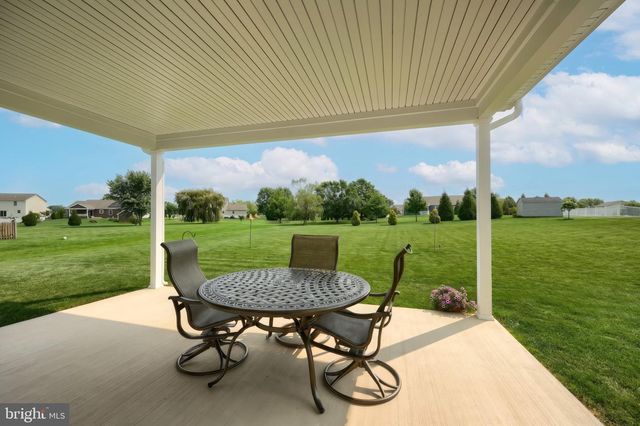 15 ONYX RD, New Oxford, PA 17350