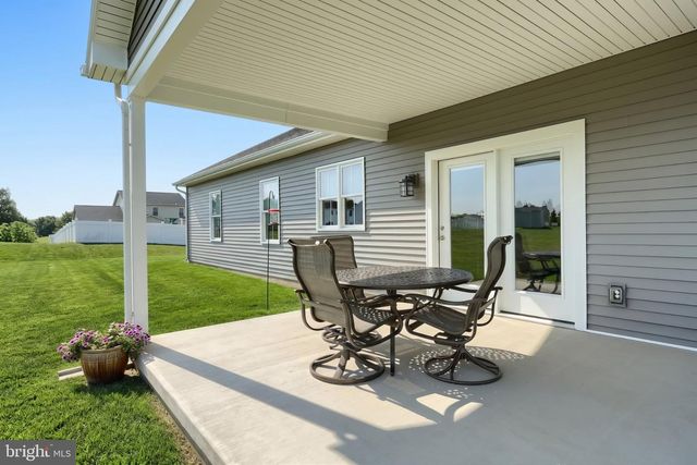 15 ONYX RD, New Oxford, PA 17350