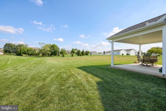 15 ONYX RD, New Oxford, PA 17350
