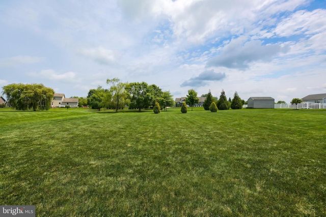15 ONYX RD, New Oxford, PA 17350