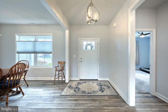 15 ONYX RD, New Oxford, PA 17350