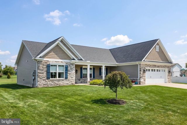 15 ONYX RD, New Oxford, PA 17350
