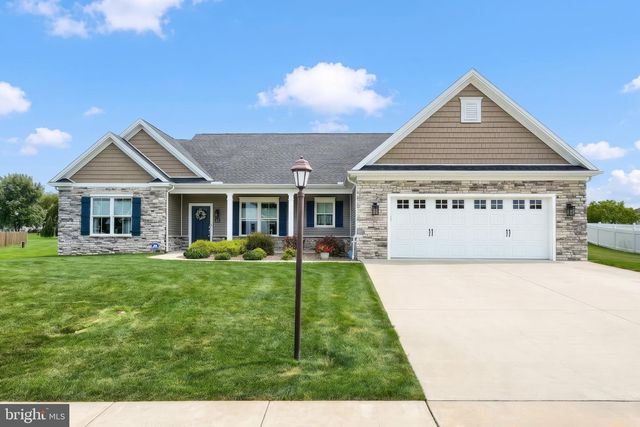 15 ONYX RD, New Oxford, PA 17350