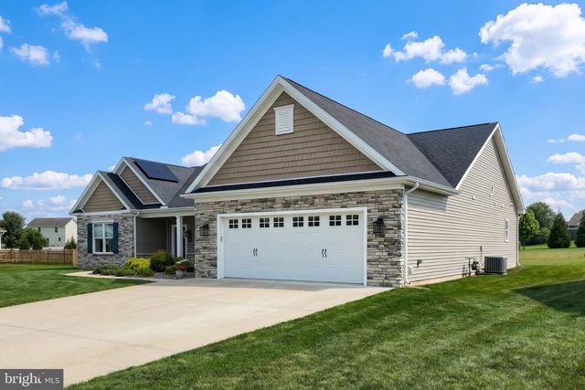 15 ONYX RD, New Oxford, PA 17350