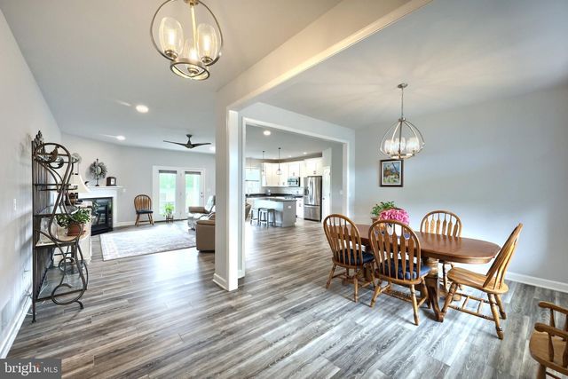 15 ONYX RD, New Oxford, PA 17350