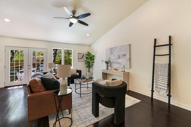 9405 Shady Oaks DR, Austin, TX 78729