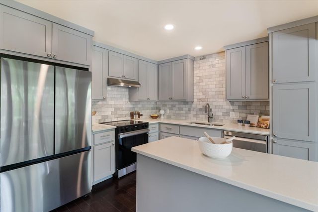 9405 Shady Oaks DR, Austin, TX 78729