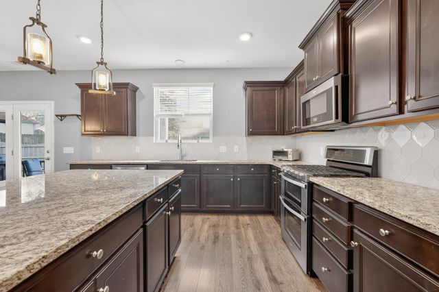 4015 Meadow Knoll Ln, Mount Juliet, TN 37122