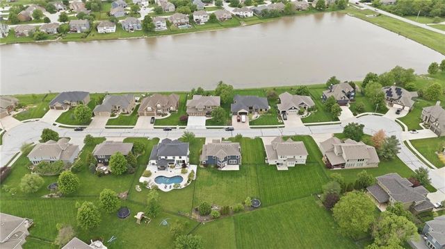 209 SE Waterwheel Lane, Lee's Summit, MO 64063