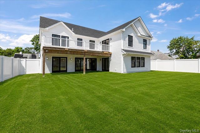 119 Sprucewood, Levittown, NY 11756