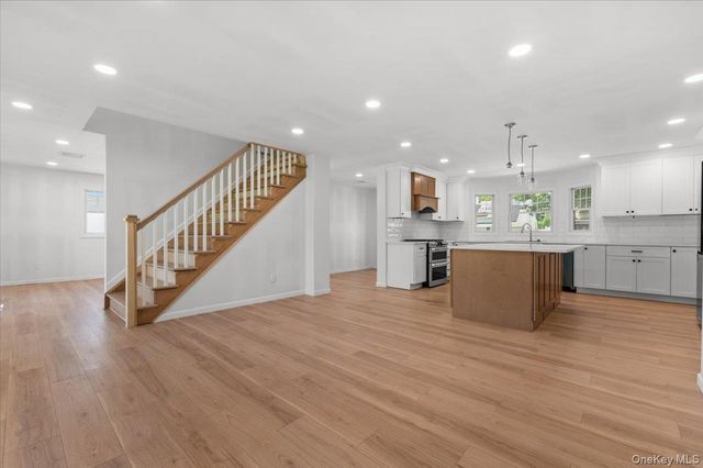 119 Sprucewood, Levittown, NY 11756
