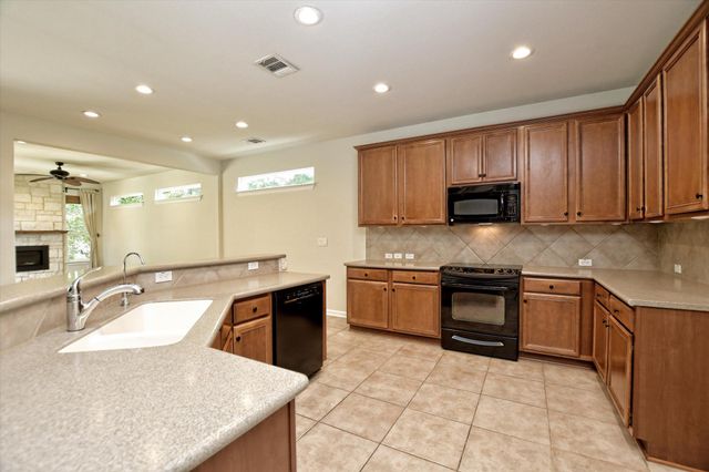 516 Independence Creek LN, Georgetown, TX 78633
