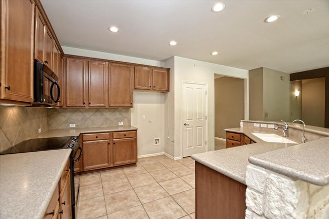 516 Independence Creek LN, Georgetown, TX 78633