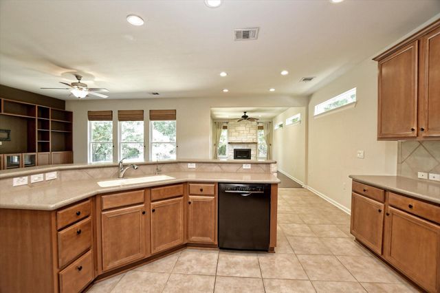 516 Independence Creek LN, Georgetown, TX 78633