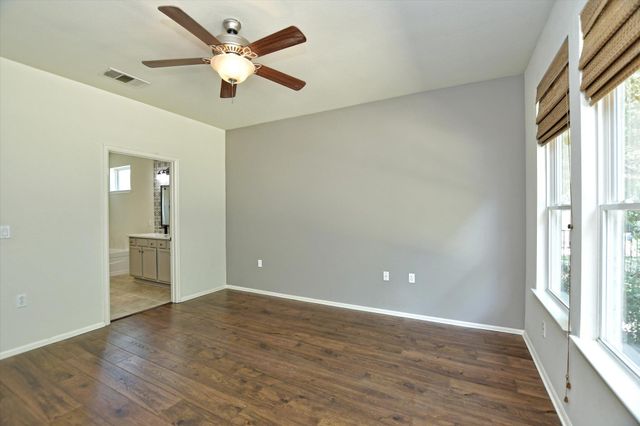 516 Independence Creek LN, Georgetown, TX 78633