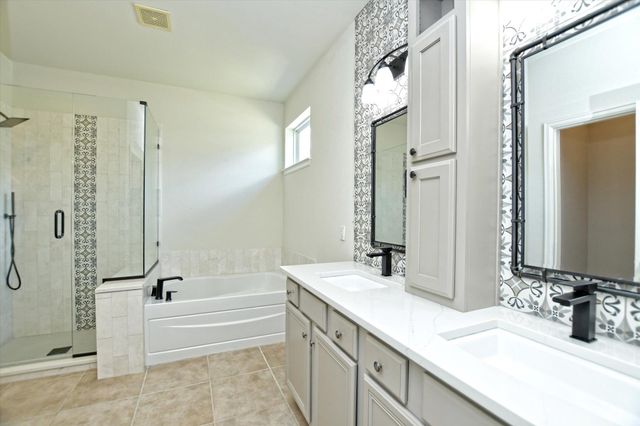 516 Independence Creek LN, Georgetown, TX 78633
