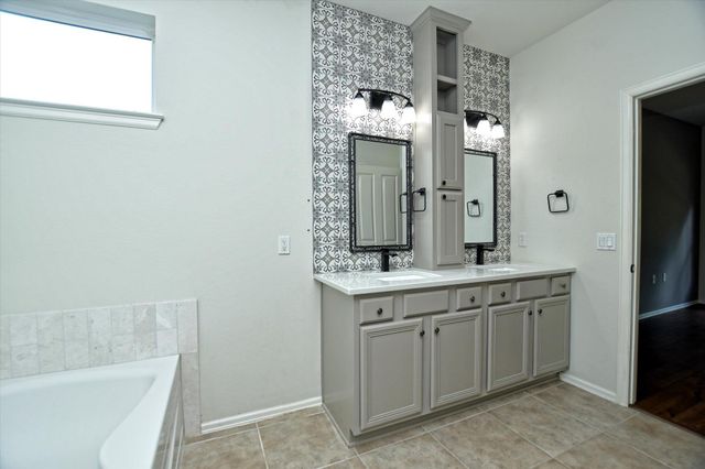 516 Independence Creek LN, Georgetown, TX 78633