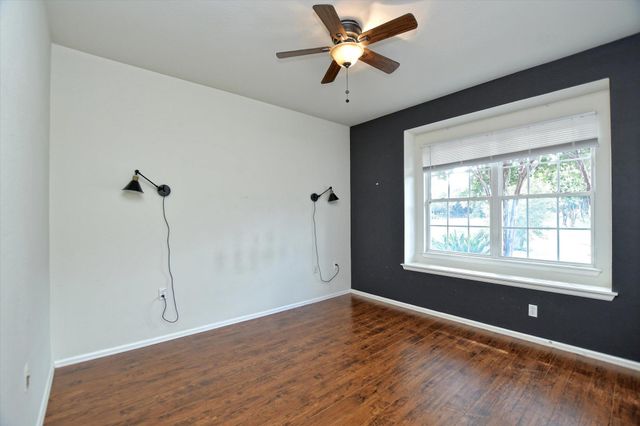 516 Independence Creek LN, Georgetown, TX 78633