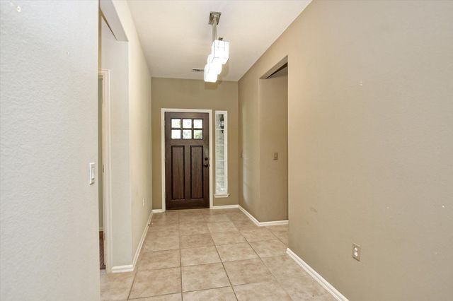 516 Independence Creek LN, Georgetown, TX 78633