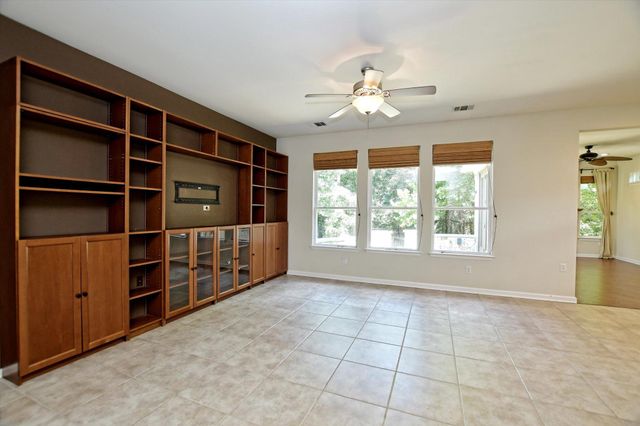 516 Independence Creek LN, Georgetown, TX 78633