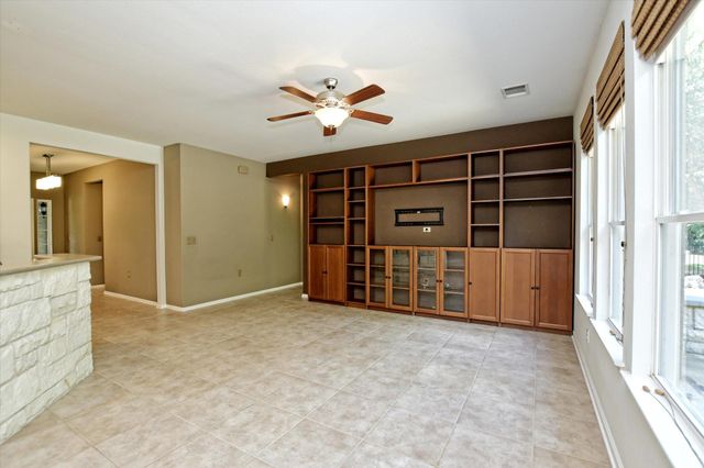 516 Independence Creek LN, Georgetown, TX 78633