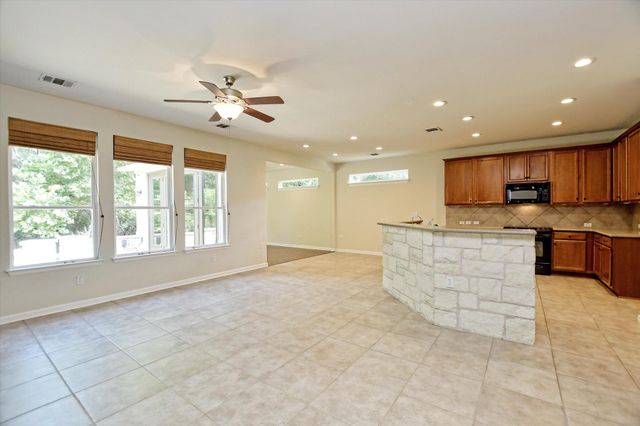516 Independence Creek LN, Georgetown, TX 78633
