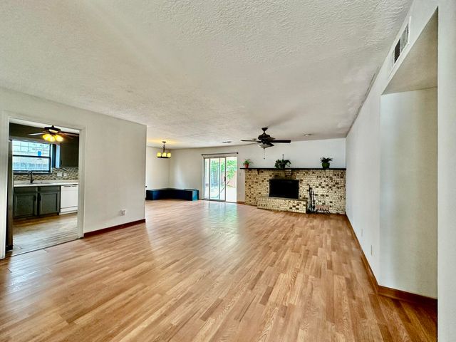 3901 70TH Street NW, Albuquerque, NM 87120