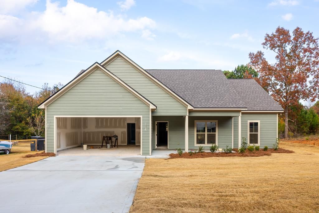 163 Lee Road 2151, Valley, AL 36854