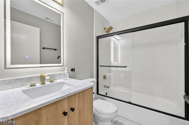 7761 Jewel LN 202, Naples, FL 34109