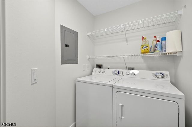 7761 Jewel LN 202, Naples, FL 34109