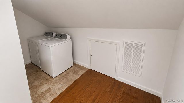51 E Hollywood Avenue, Lindenhurst, NY 11757