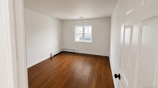 51 E Hollywood Avenue, Lindenhurst, NY 11757