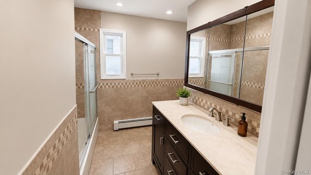51 E Hollywood Avenue, Lindenhurst, NY 11757