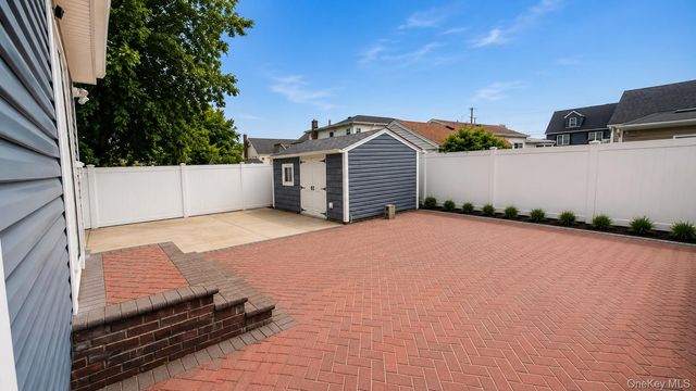 51 E Hollywood Avenue, Lindenhurst, NY 11757