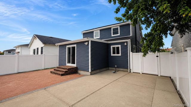 51 E Hollywood Avenue, Lindenhurst, NY 11757