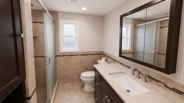 51 E Hollywood Avenue, Lindenhurst, NY 11757