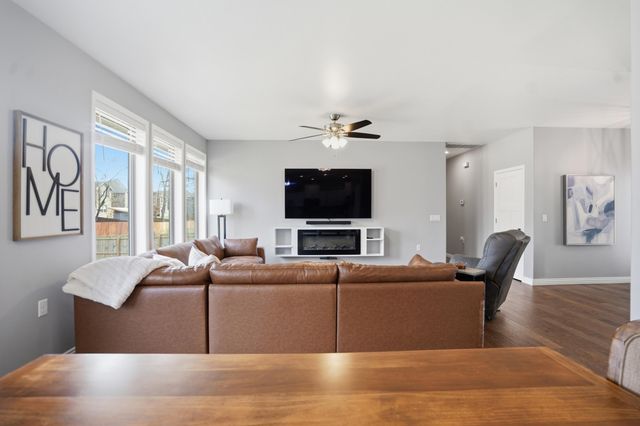 5604 S Honeysuckle Lane, Battlefield, MO 65619